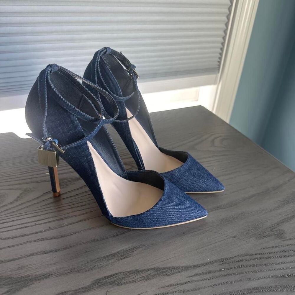 Dazzle Women's Blue and Navy Courts
